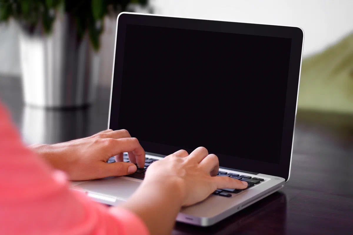 Laptop Screen Flickering on Battery? Here’s the Fix